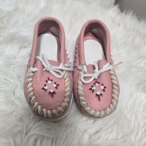 Light Pink Leather Baby Moccasins With Floral Beadwork.🌴